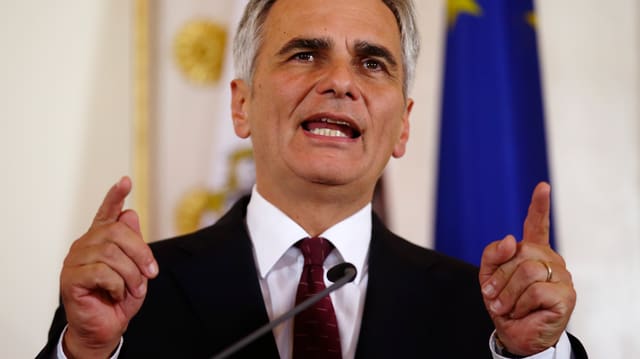 Faymann bei einer Rede an einem Flüchtlingsgipfel der Bundesregierung. 