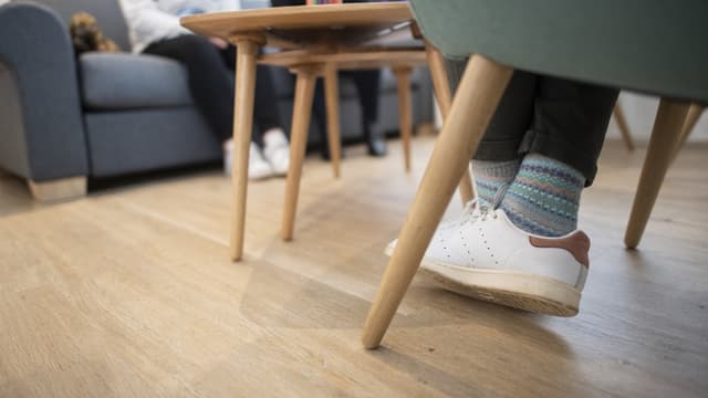 Frau in einer Therapiesitzung