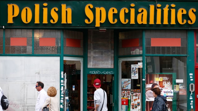 Symbolbild: Ein Laden in einer britischen Kleinstadt, angeschrieben mit «Polish Specialities».