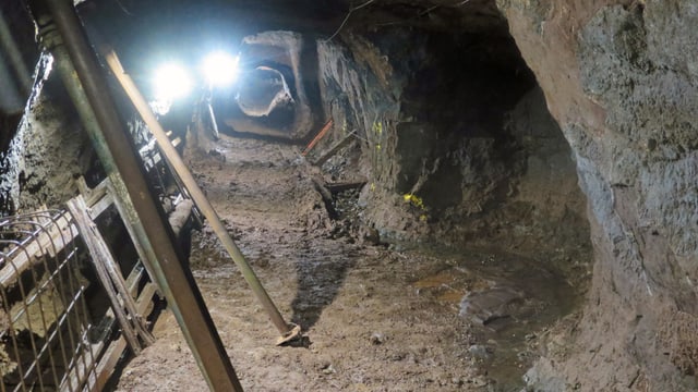 Langer Stollen im Berg