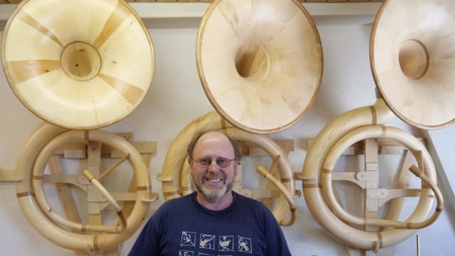 Sousaphone aus Holz