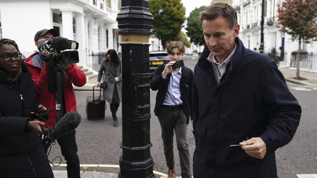 Jeremy Hunt kommt in London an.