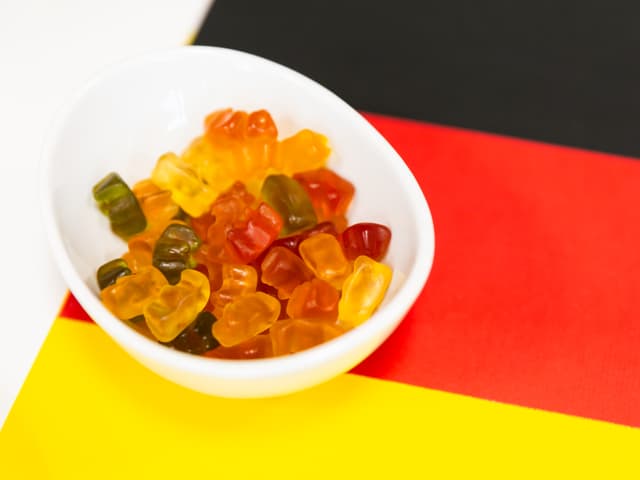 Gummibärchen in einer Schüssel.