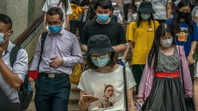 Menschen in Peking am 20. Juni