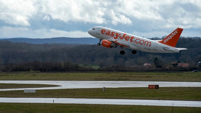 Easyjet-Fkugzeug startet ab dem Euroairport Basel-Mulhouse.