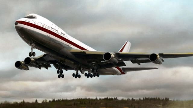 Bild des ersten Flugs einer Boeing 747 am 9. Februar 1969 – aufgenommen beim Boeing-Werk in Everett. 