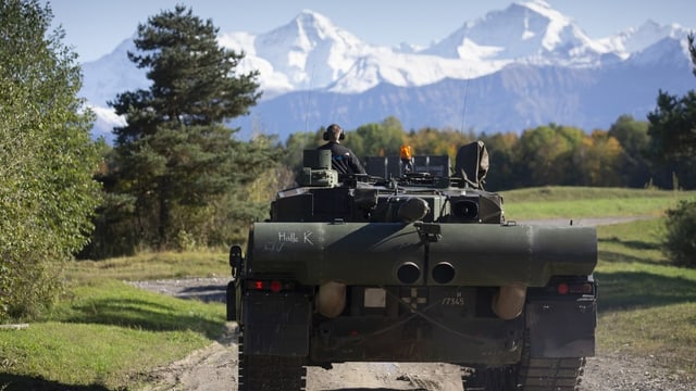 Leopard-2-Kampfpanzer beim Waffenplatz in Thun.