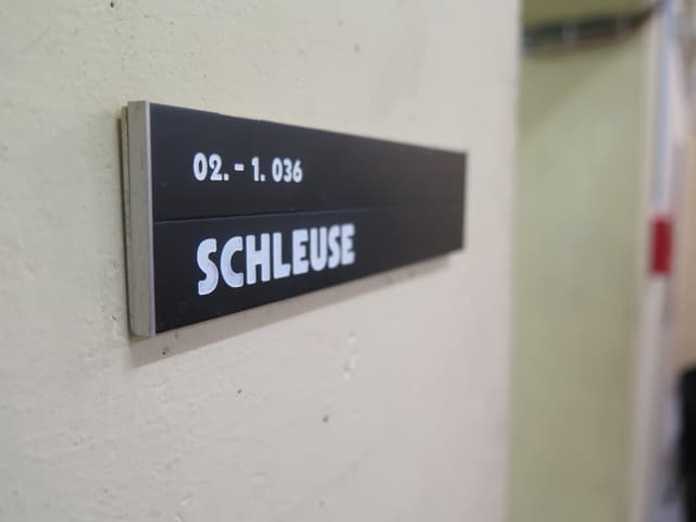 Schild Schleuse