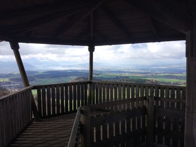 Blick von der Hochwacht Richtung Zug und Zugersee.