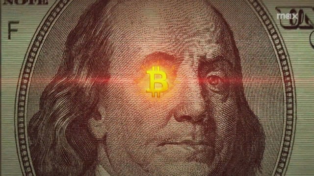 Benjamin Franklin auf Dollarschein mit Bitcoin-Symbol im Auge.