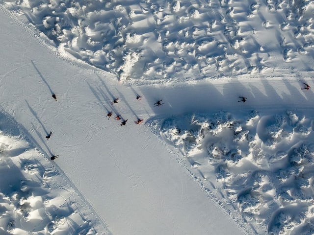 Skipistenkreuzung aus der Vogelperspektive.