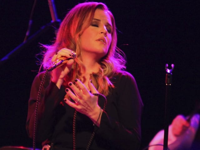 Lisa Presley bei einer Performance.