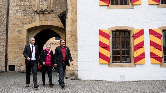 Die SP-Politiker Laurent Kurth, Monika Maire-Hefti und Jean-Nat Karakash.