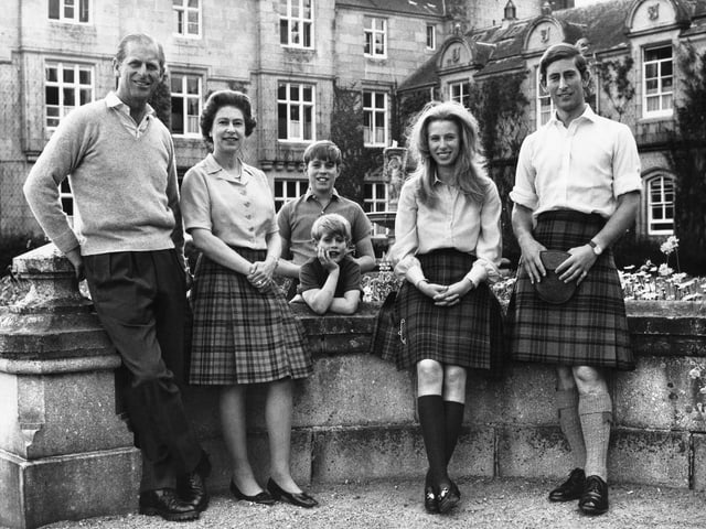 Porträt von Prinz Philip, Queen Elizabeth, Prinz Edward, Prinz Andrew, Prinzessin Anne und Prinz Charles.