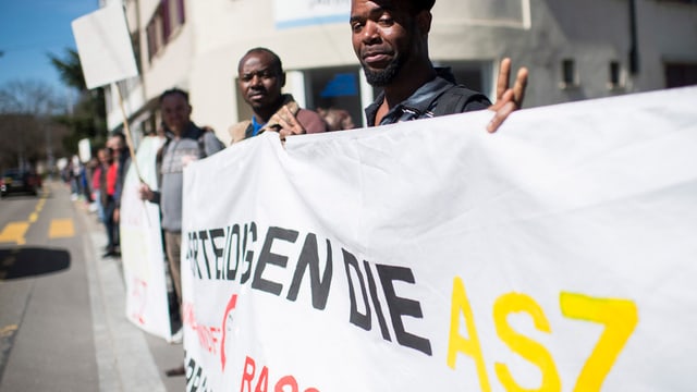 Schüler der Autonomen Schule Zürich bei einer Protestaktion im April 2015.