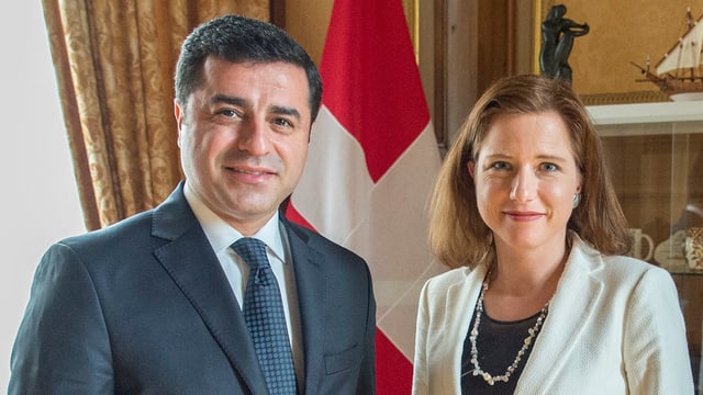 Nationalratspräsidentin Christa Markwalder empfängt den Politiker Selahattin Demirtas im Bundeshaus.