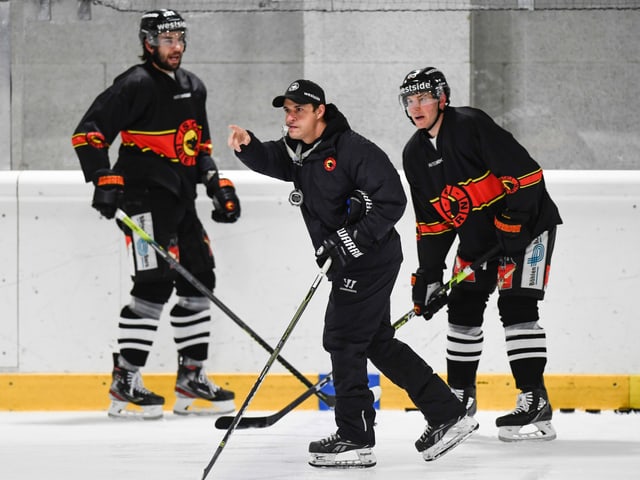 Mario Kogler (center) with Simon Moser (left) and Ramon Untersander.