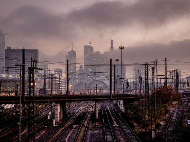 Der HB in Frankfurt. Kein einziger Zug zu sehen.