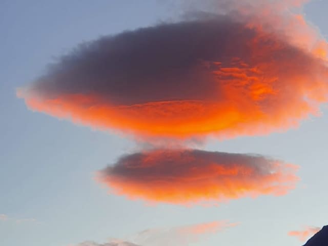 Lenticularis Wolken Ufo Alarm Heute Morgen Ber Den Alpen Meteo Srf