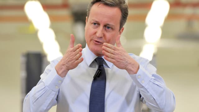 Der britische Premierminister David Cameron gestikuliert.