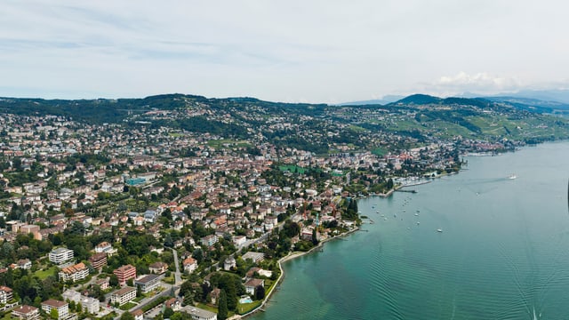 Symbolbild: Luftaufnahme von Lausanne mit Genfersee.