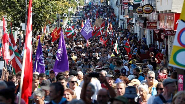 Friedliche Demonstranten in Hendaye.