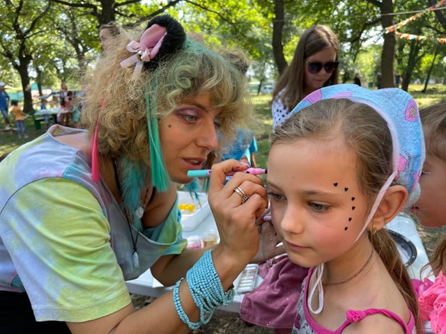 2021 Kateryna bei einem psychologischen Kinderfest an der Front.