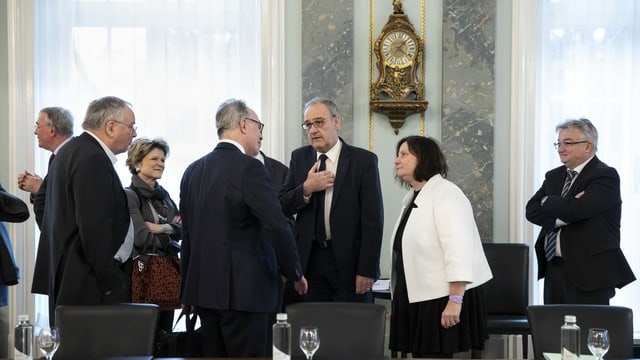 Bundesrat Guy Parmelin lädt in Bern zum Krisengipfel mit Wirtschaft, Gewerkschaften und Kantonen.