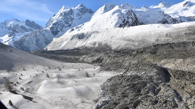 Totale auf einen verschneiten Berg.