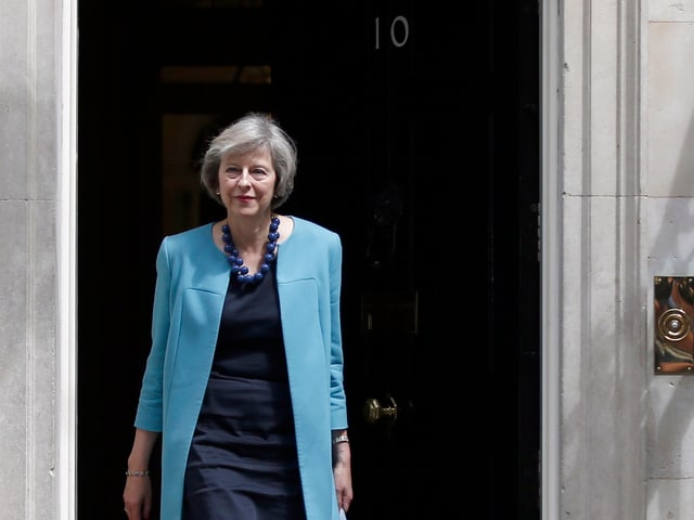 Theresa May vor 10, Downing Street.