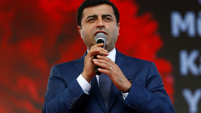 Selahattin Demirtas spricht an einer Veranstaltung