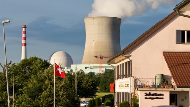 AKW Leibstadt mit Kühlturm