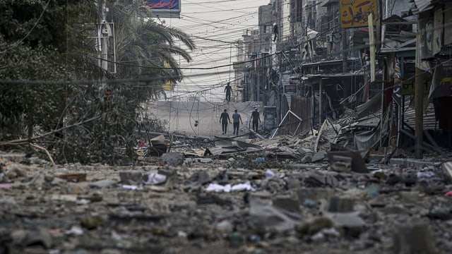 Ein beschädigtes Gebiet nach einem israelischen Luftangriff in Gaza-Stadt.