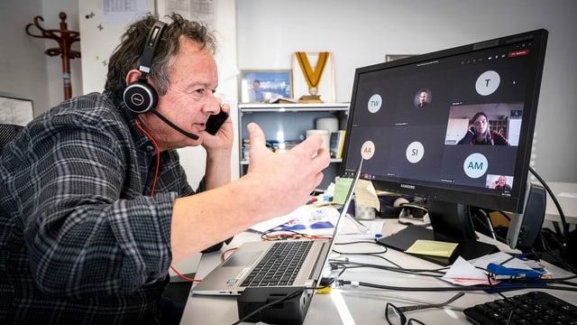 Thomas Bucheli in seinem Büro in der Redaktion