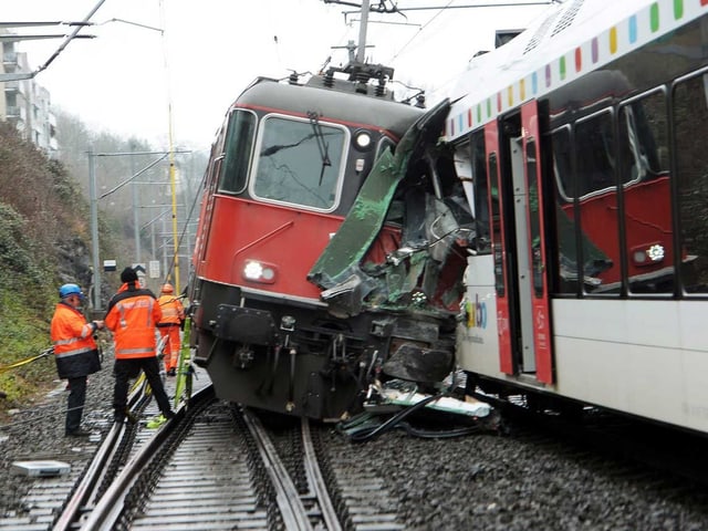 Die Lokomotive des Doppelstöcker entgleiste.