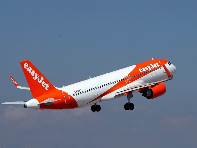 Startendes Flugzeug der easyJet.