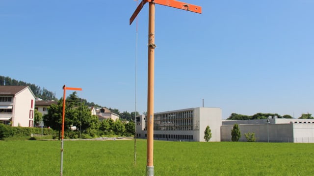 Wiese neben Gefängnis Grosshof.