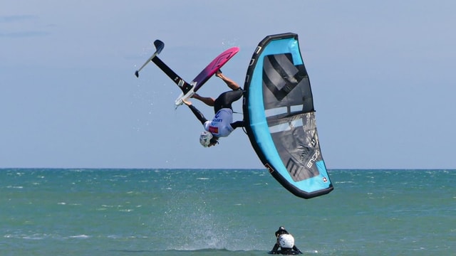 Balz Müller macht Backflip