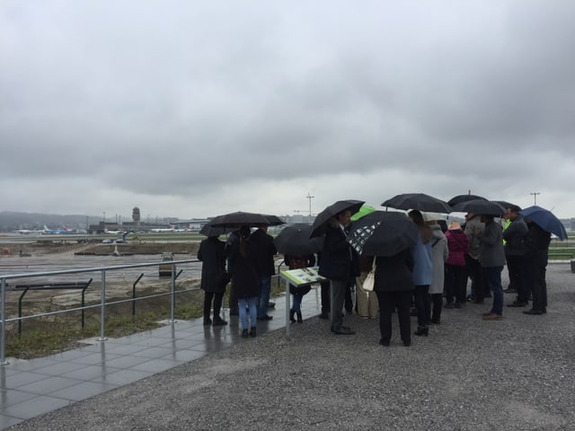 Neue Aussichtsplattform für Trainspotter am Flughafen Zürich