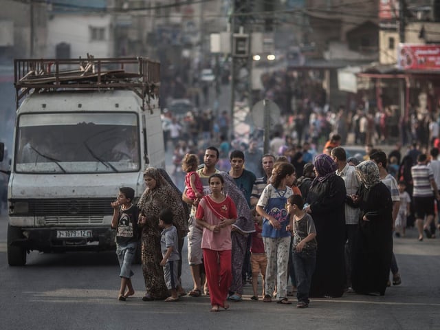 Familie aus Gaza auf der Flucht