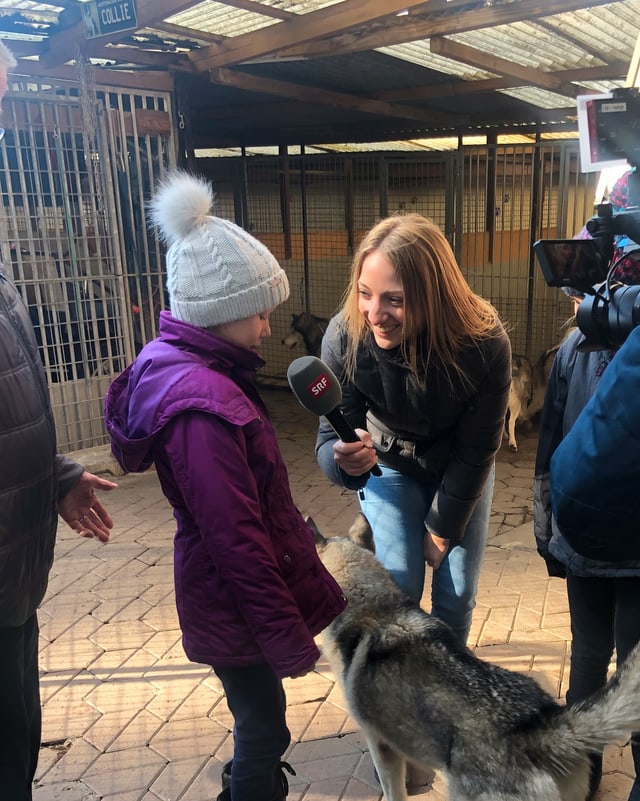 Aline, Anna und ein Husky.