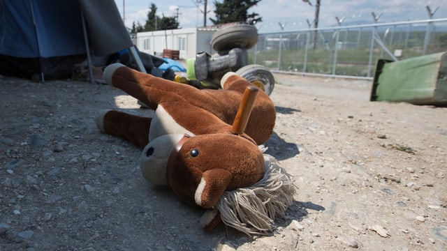 Zurückgelassenes Spielzeug in Idomeni.