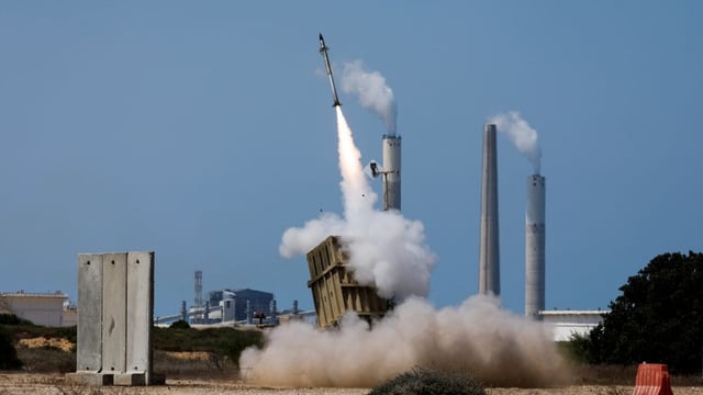 Abwehrrakete fliegt in die Luft