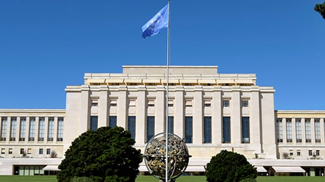 Das Gebäude der Vereinten Nationen in Genf von vorne.