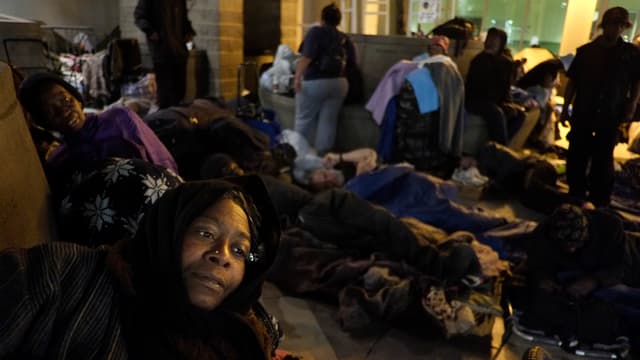 Obdachlose Afroamerikanerin.