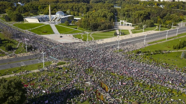 Zu sehen Proteste in Minsk.