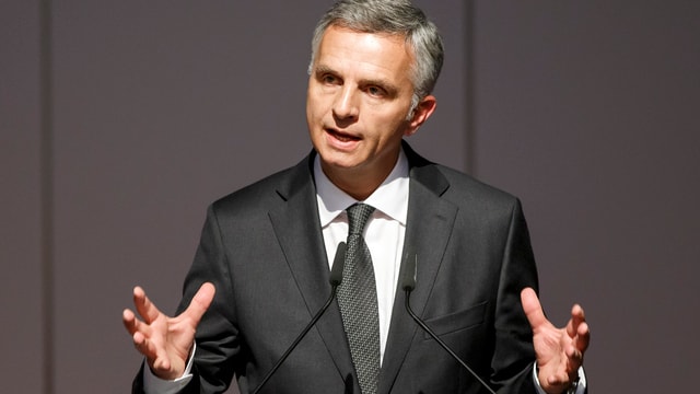 Bundesrat Burkhalter bei einer Rede.