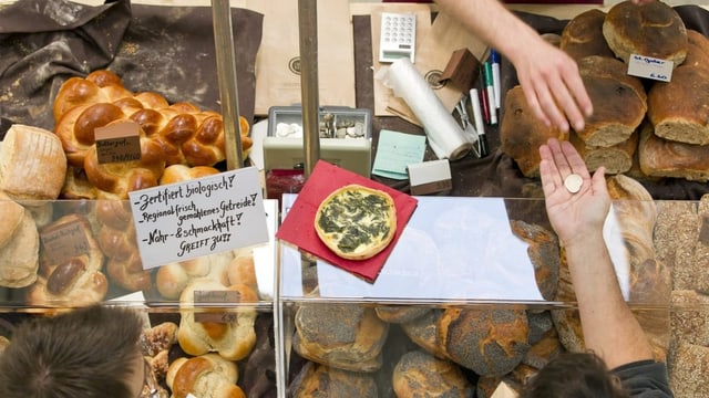 Ladentheke in einer Bäckerei.