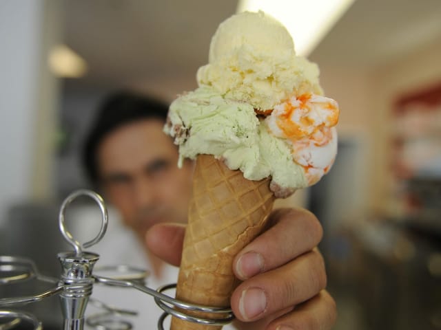 Viele verschiedene Sorten Eiscreme