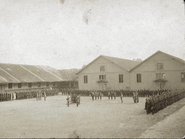 Rekruten im Innenhof Stadtkaserne Frauenfeld.